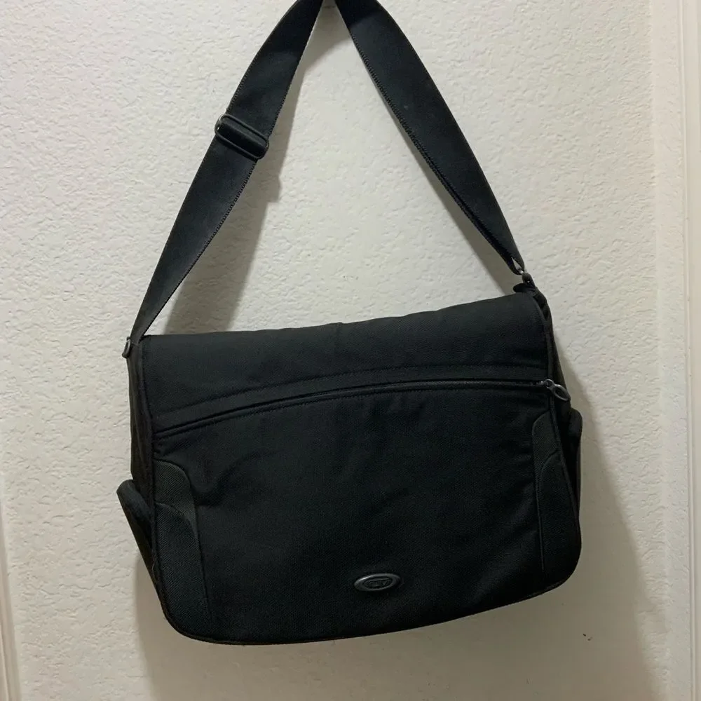 TUMI Crossbody Messenger Laptop Bag Flap 6507 D Black nylon